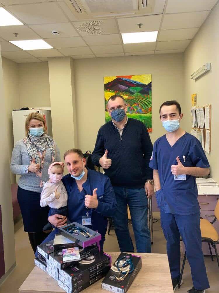 Чужих дітей не буває! «Охматдит» отримав стетоскопи від ЦПФ «Хемотека» - фото 3
